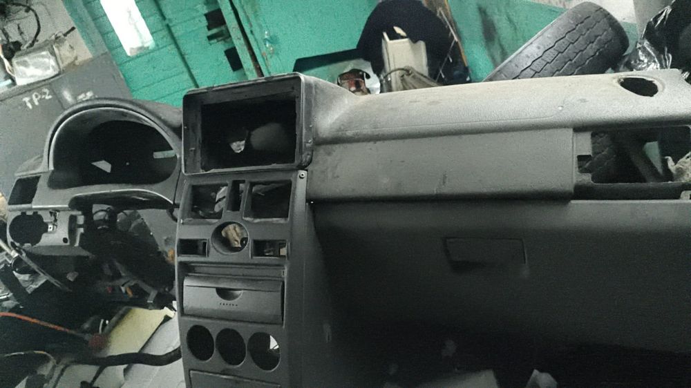 Продам панель приора 1