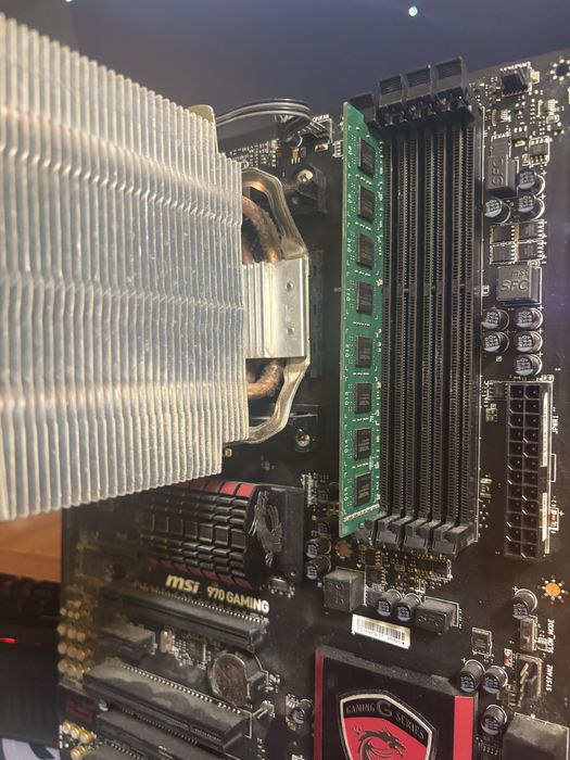 Vând kit PC AMD, potrivit pentru gaming ușor, office sau multimedia.