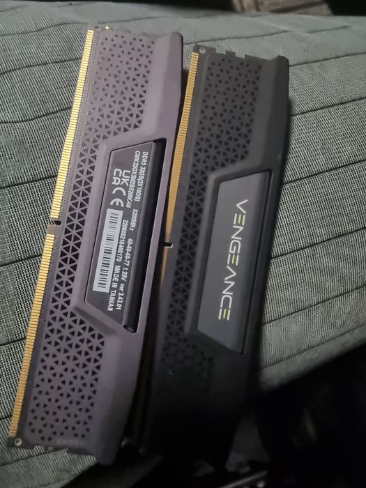 DDR5 Corsair Vengeance  16x2