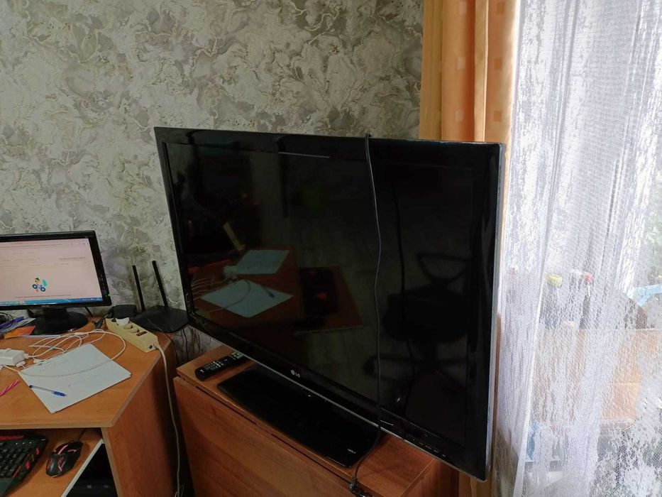 Продам телевизор 2012 г.