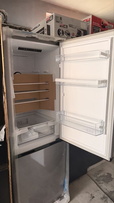 Хладилник с фризер BEKO B5RCNA345HXB2 301L | NO FROST | КЛАС D | INVERTER | HARVESTFRESH | 37 dB