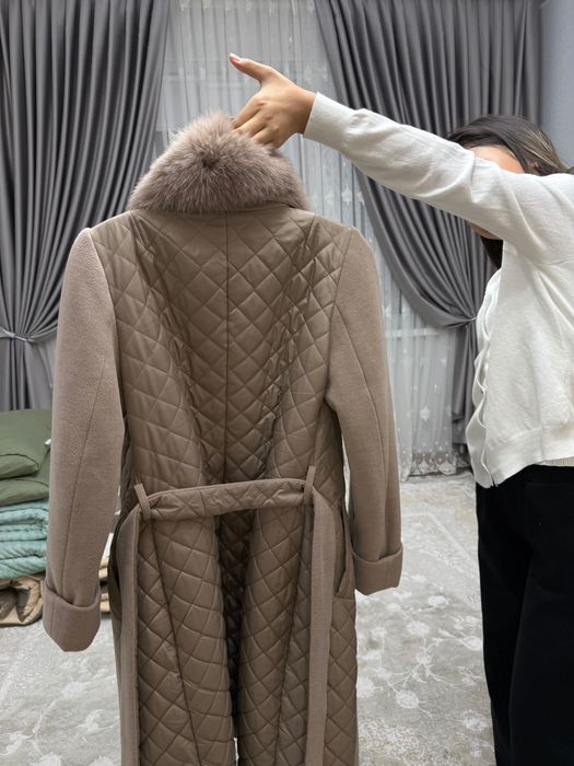 Пальто бежевый цвет