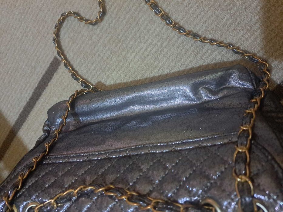 Дамска чанта с металически ефект