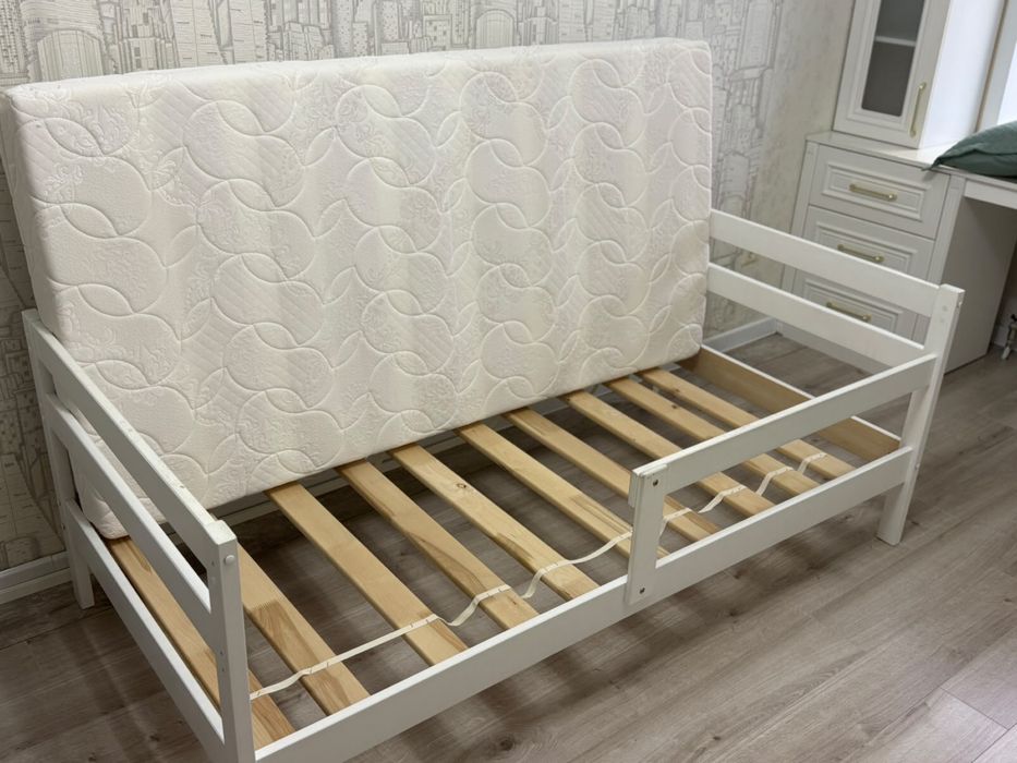 Продам кровати с матрасом