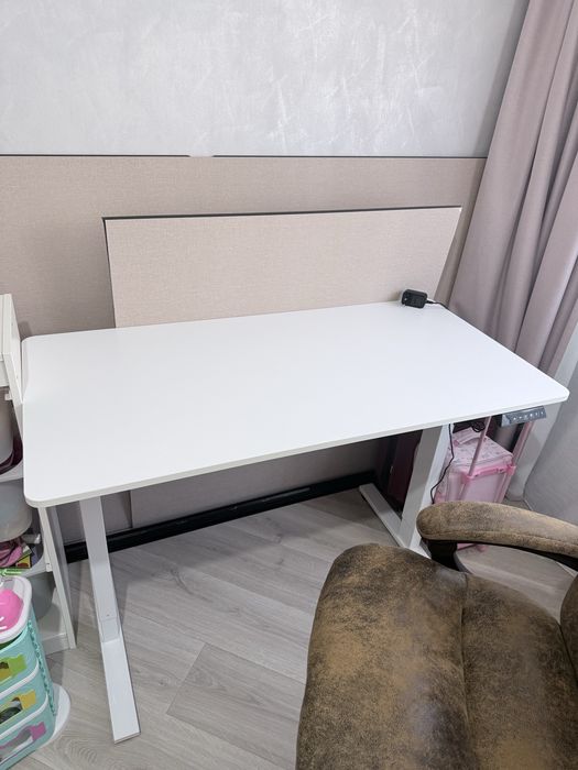 Birou reglabil electric + scaun tapitat de birou