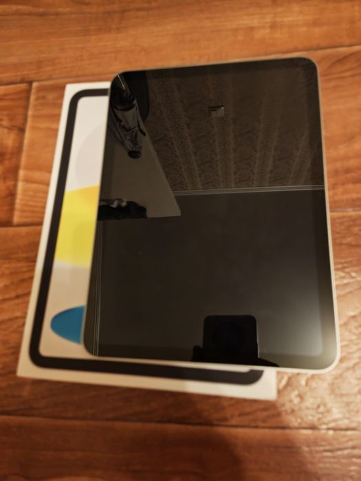 Продам  IPad a 16 128gb 2024год