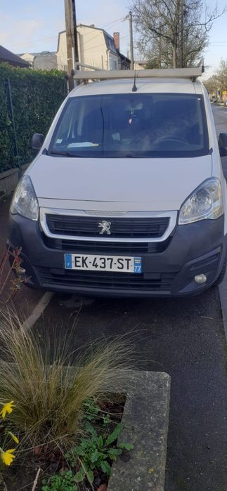 Vând Peugeot partner 2017