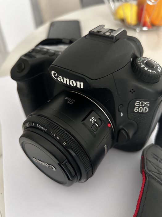 Canon EOS 60D si lentila EF50mm f1.8