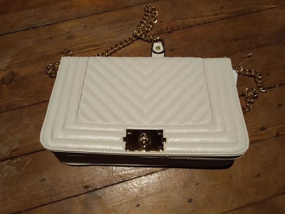 Разпродажба. Чисто нови дамски чанти / раници! Lacoste / CHANNEL