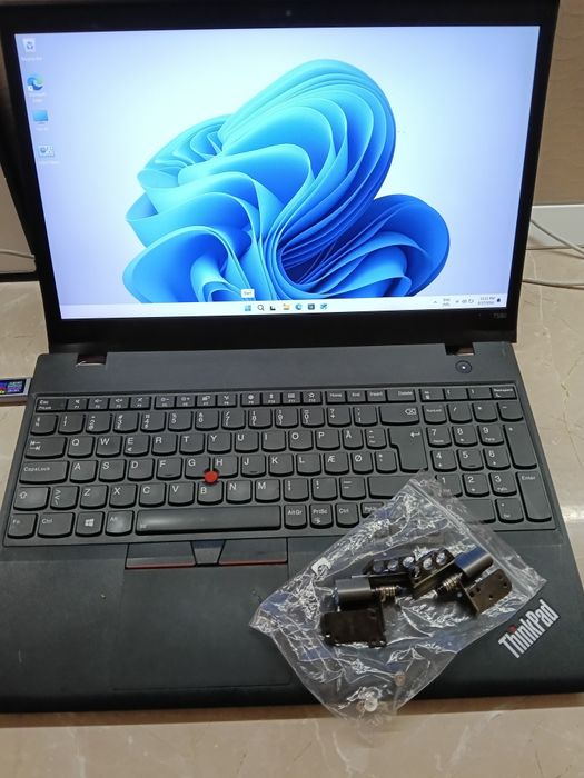Dezmembrez Lenovo t580 i7 8550u