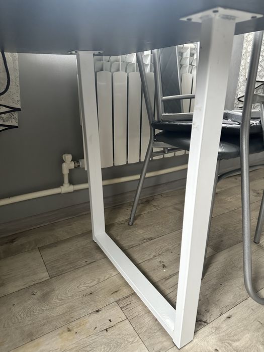 Продам стол обеденный