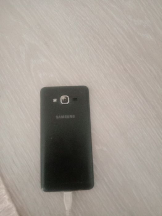 Продаю смартфон самсунг