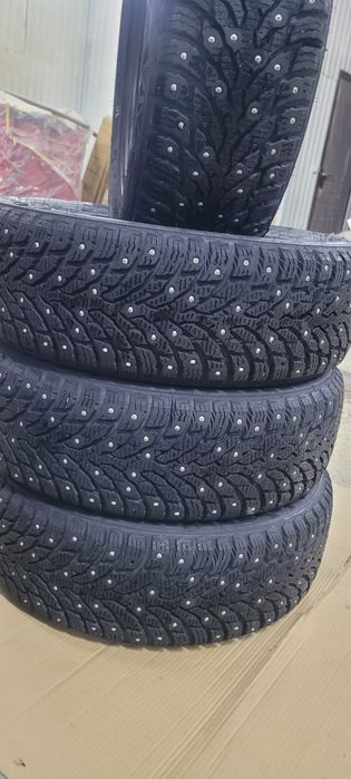 Продам резину шипованую 195/65/15