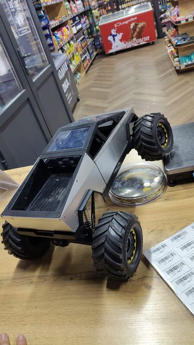 Машины на пульту управления