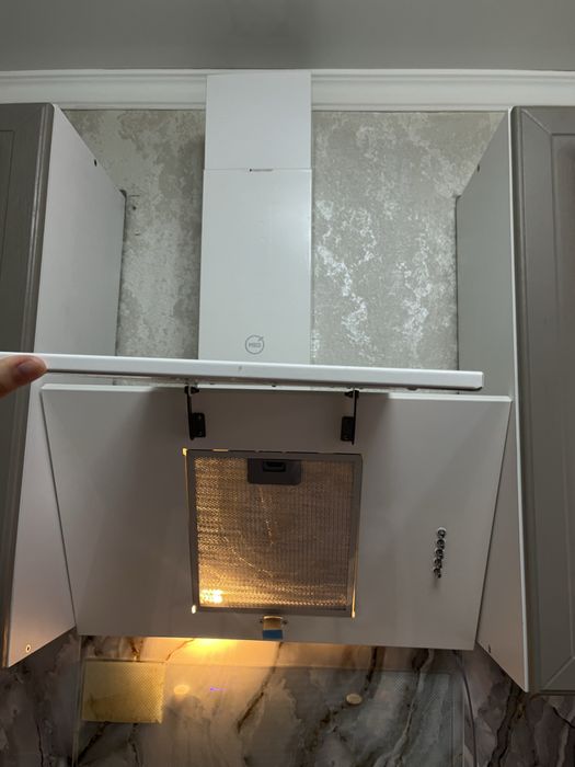 Продаеться вытяжка в хорошем состоянии