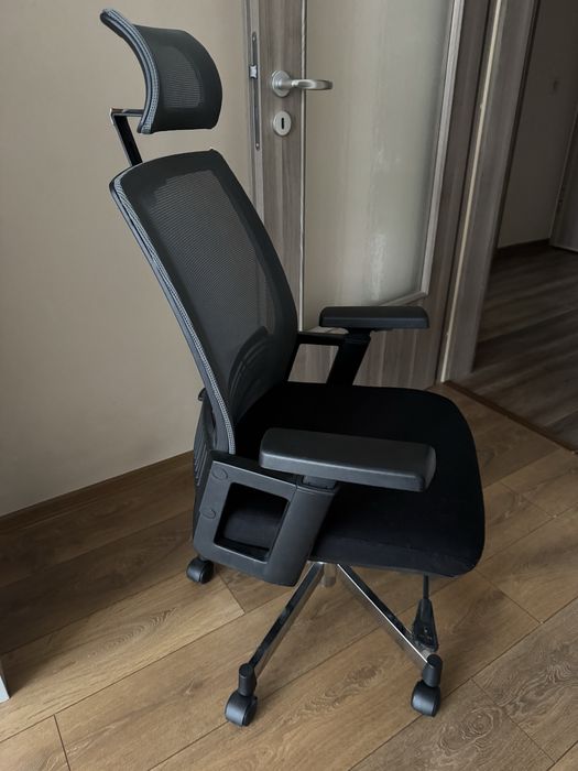 Въртящ офис стол