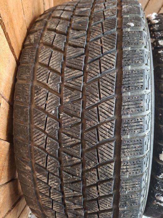 Продам шины. 235/45/18  китай