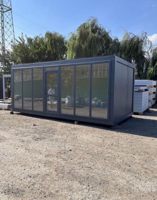 Container modular 6x3 cu baie completă și vitrină mare