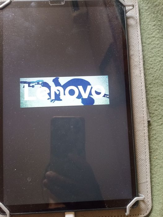 Продавам таблет Леново10инча