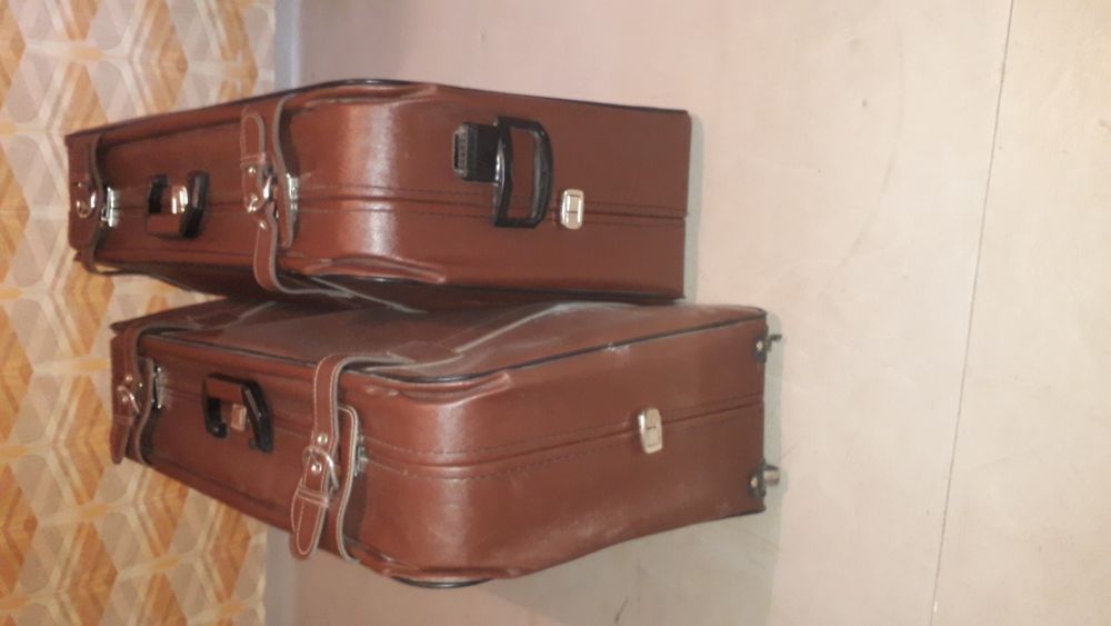 Един брой (1) Куфар