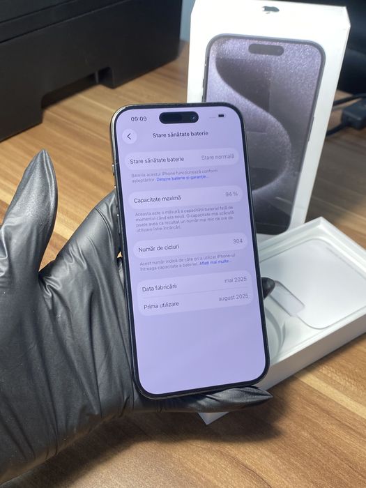 iPhone 15 Pro• 256 GB • Black Titanium