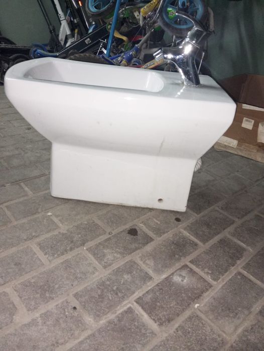 Биде б/у в отличном состоянии