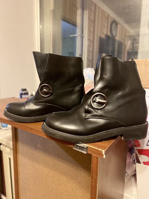 Женские ботинки