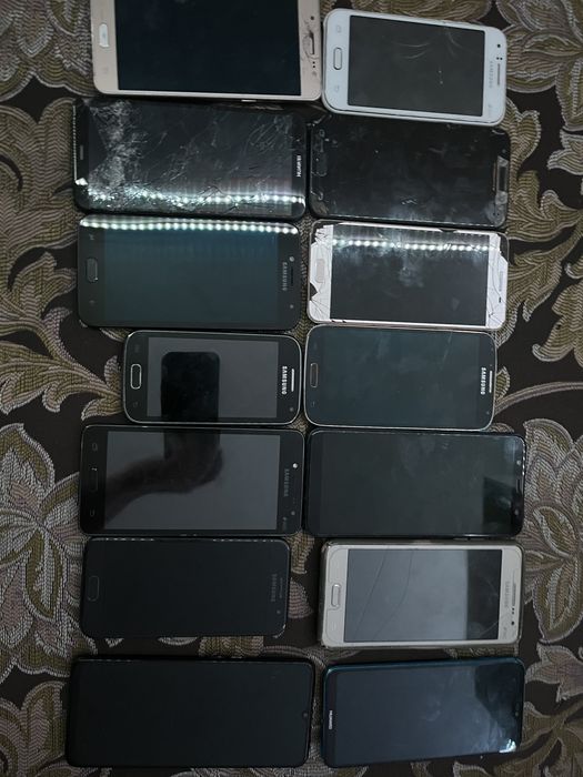 Телефон на запчасти продаю