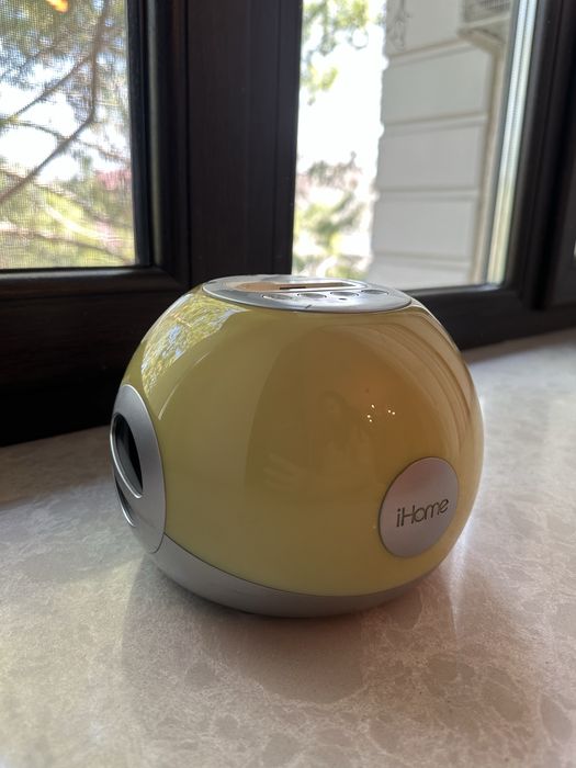 Колонка iHome с док-станцией