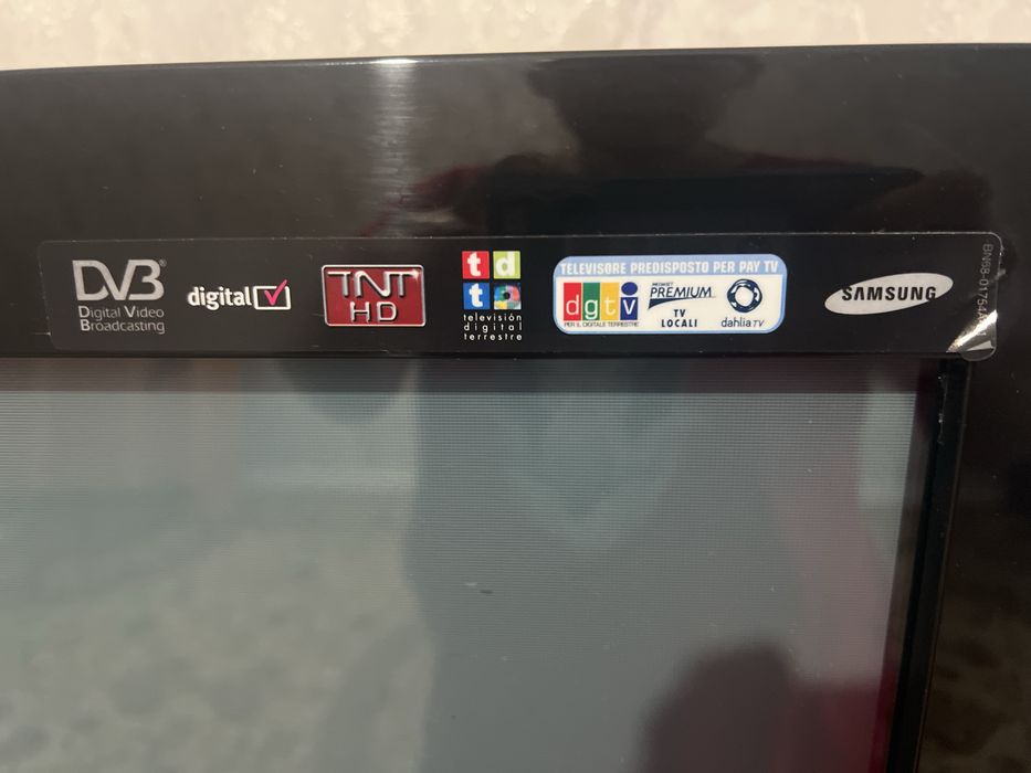 Телевизор б/у диагонал экрана 110/60