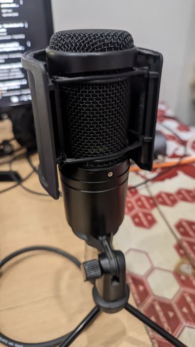 Студийный микрофон audio technica AT2020