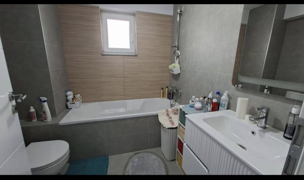 Vând Apartament cu două camere et 4 din 6 cu lift MIOVENI.