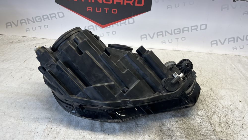 Audi A3 ляв фар 8V