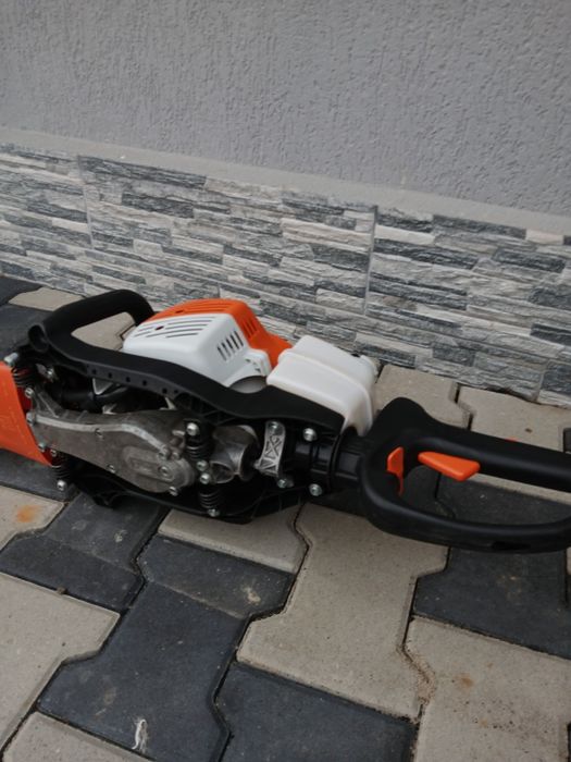 Foarfecă de tuns gard viu Stihl HS 82 R, ca NOUĂ
