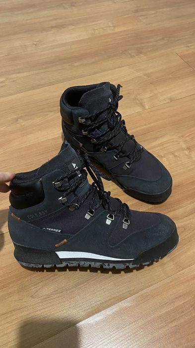 Продам кроссовки