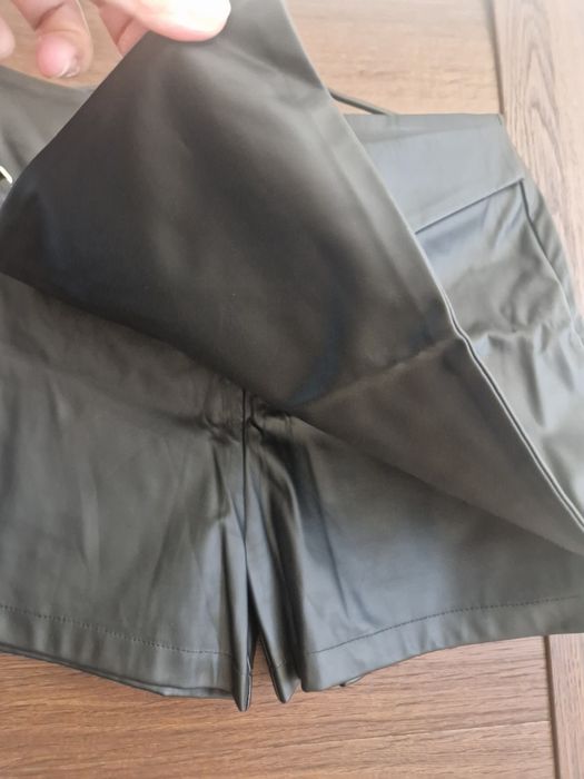 Продаю кожаную юбку-шорты