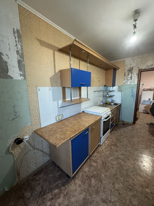 Продам гарнитур кухоный