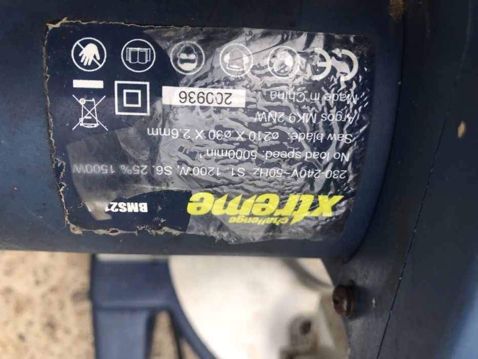Fierăstrău Basculant Challenge Exteme MODEL BMS210A 8" 1500w Germania