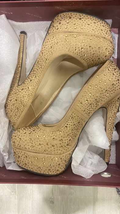 Туфли 37 р, отдам за 7 тыс