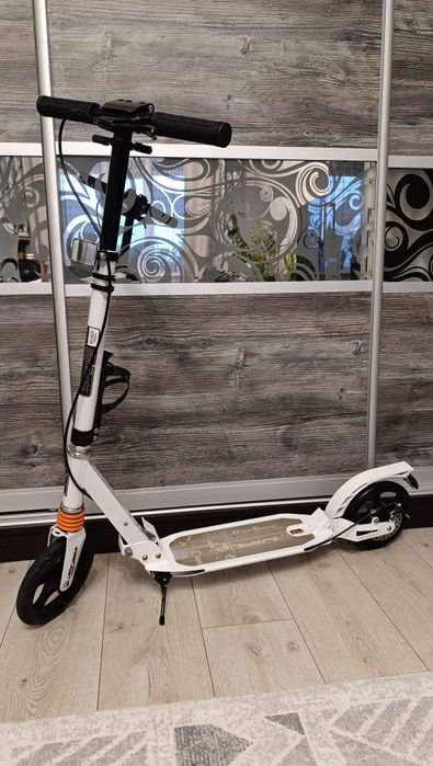 Продам  отличный самокат