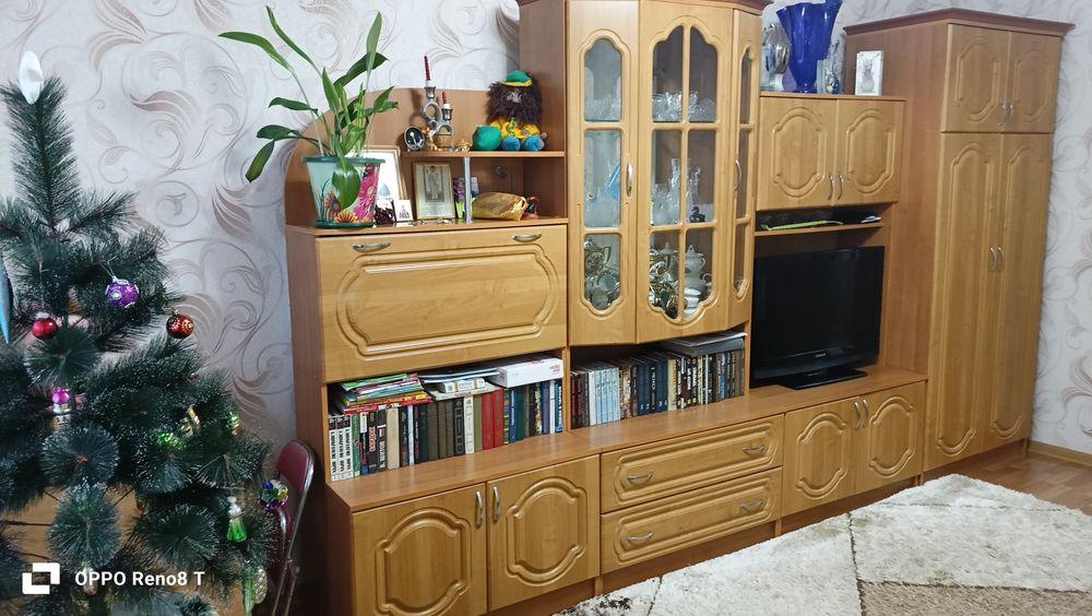 Продам стенку 4 секции