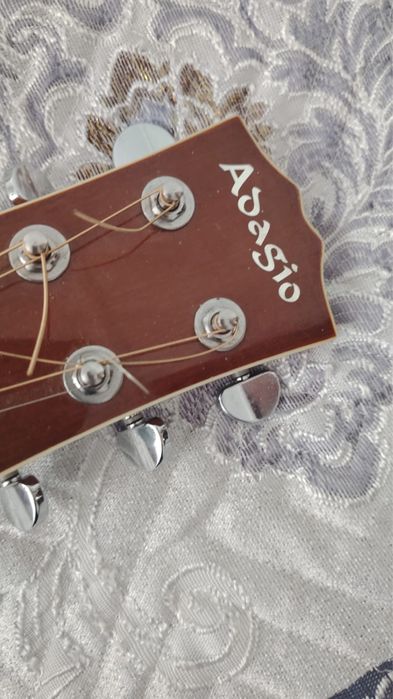 Акустическая гитара