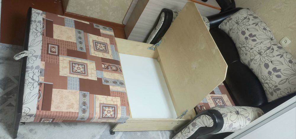 Продам диван компактный 135см шириной