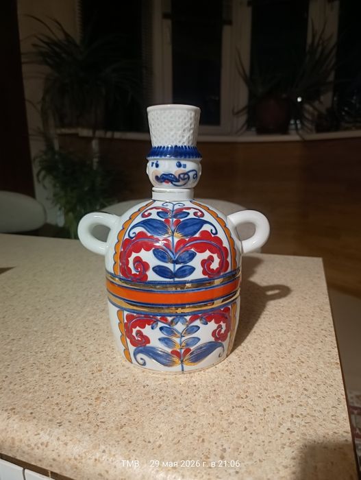 Фарфоровый штоф «Казак Тарас Сичевик»,
