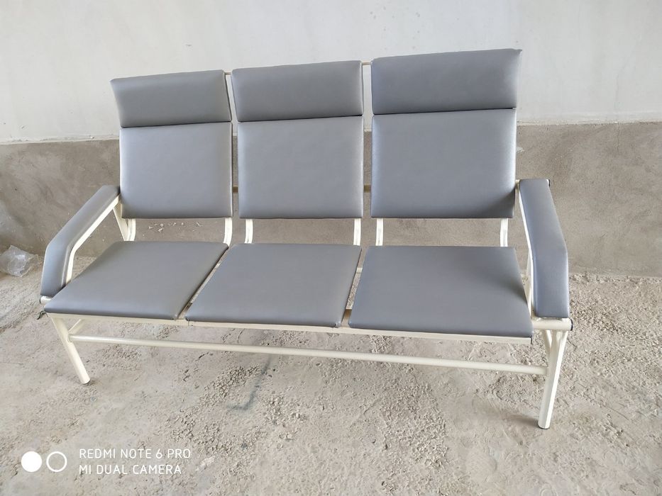 Kutish zal uchun 3kishlik skameyka