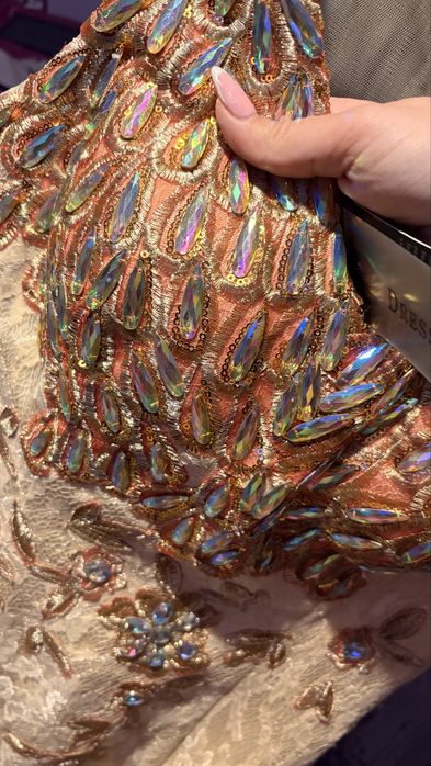 Официална рокля, става и за бална