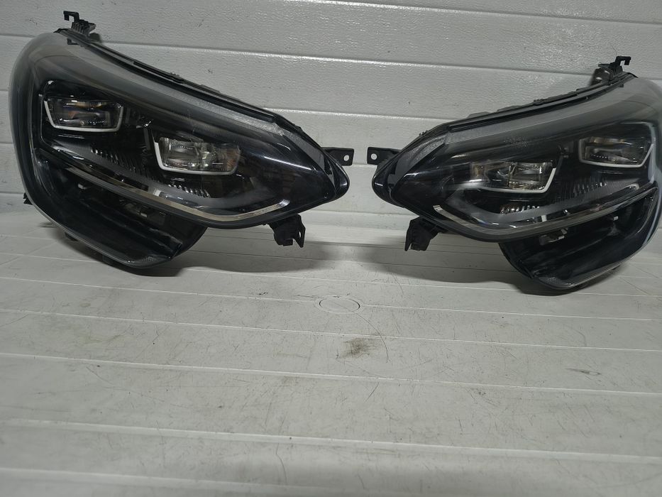 Far dreapta și stânga Megan 4 full led cod 260104596R,260601197R