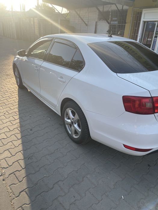 VOLKSWAGEN Jetta 2013 — imagine 3