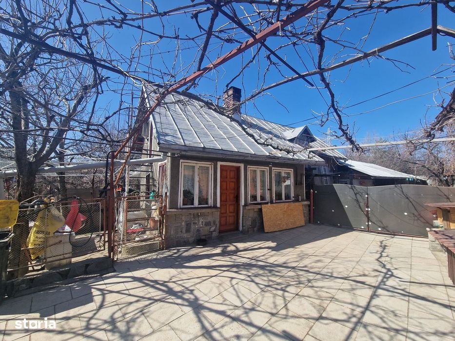 Casa +garaj+ teren 500 mp Comarnic