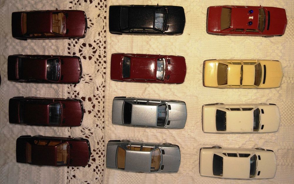 Vand machete autoturisme BMW, la scara 1:87, Herpa, Wiking